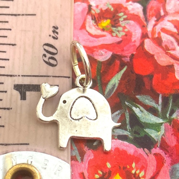 5/$10❤️❤️❤️NEW TIBETAN SILVER TRUNKS UP ELEPHANT CHARM - Picture 2 of 2